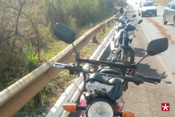 motocicletas envolvidads em aidente na rodovia