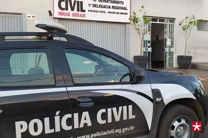 viatura da Polícia Civil em frente a delegacia regional de Patos de Minas