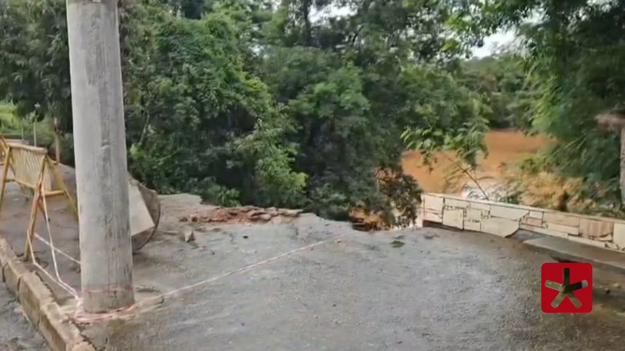 Rua Vitória da Conquista é interditada após deslizamento às margens do Rio Paranaíba