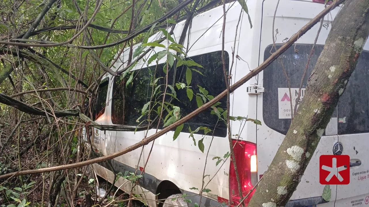 Van do município de Douradoquara se envolve em acidente na MG-190
