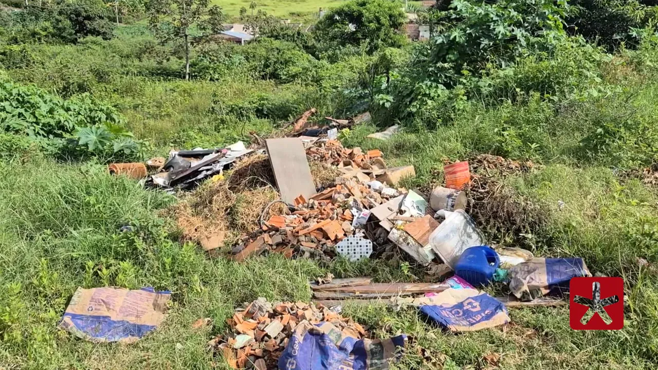 Descarte irregular de lixo preocupa moradores do bairro Jardim Esperança, em Patos de Minas