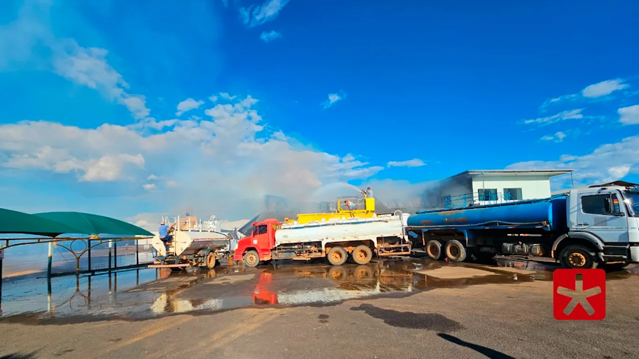 Empresa de alho é tomada pelo fogo no distrito de Guardo dos Ferreiros, em São Gotardo