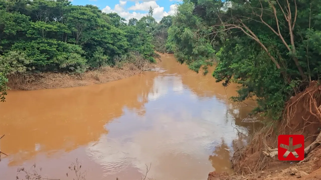 Nível do Rio Paranaíba está em 3,88 metros nesta terça-feira (17) e segue abaixando