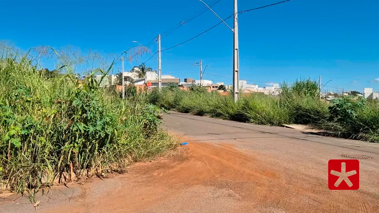 Moradores do bairro Itamarati denunciam perigo e abandono de loteamento 