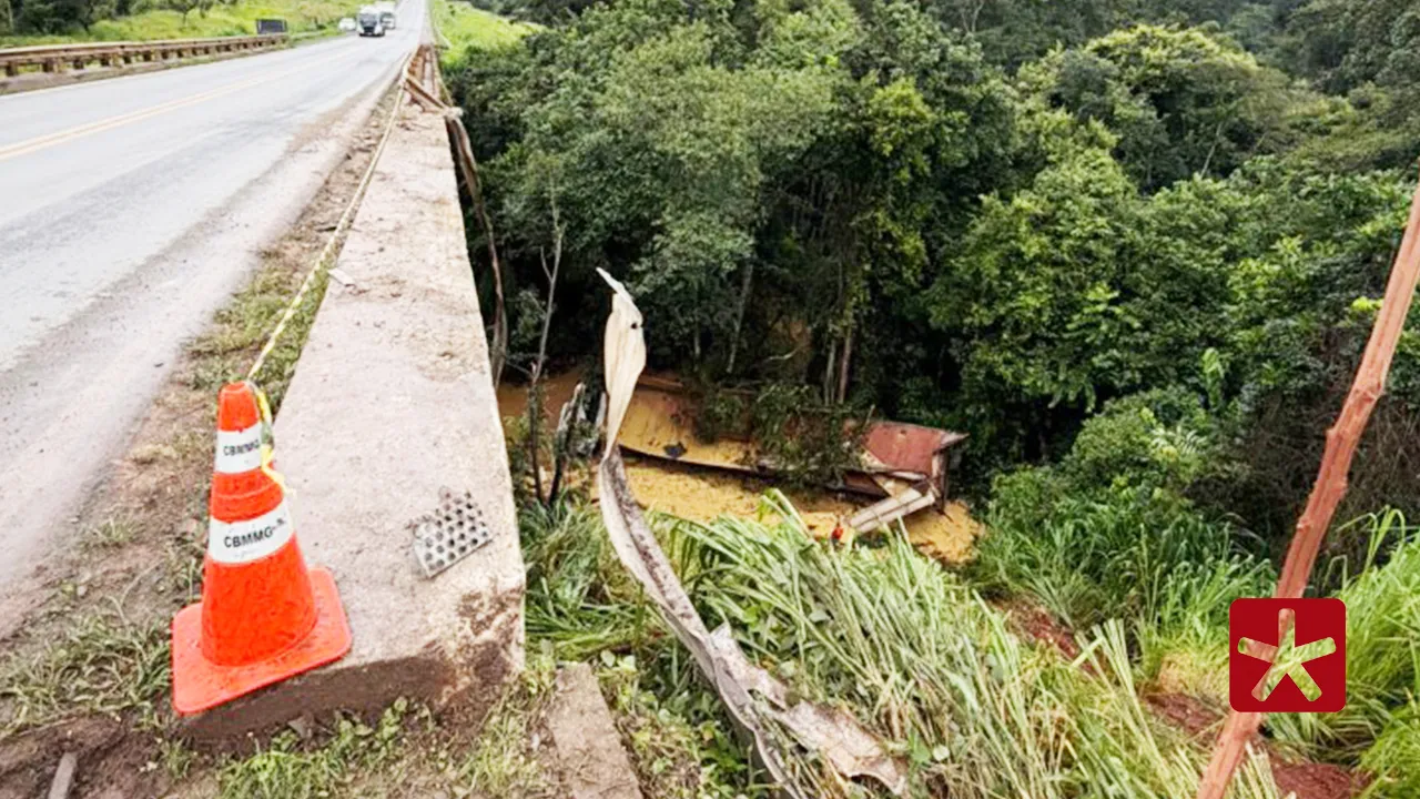 Carreta despenca de ponte após acidente na BR-365 e motorista está desaparecido