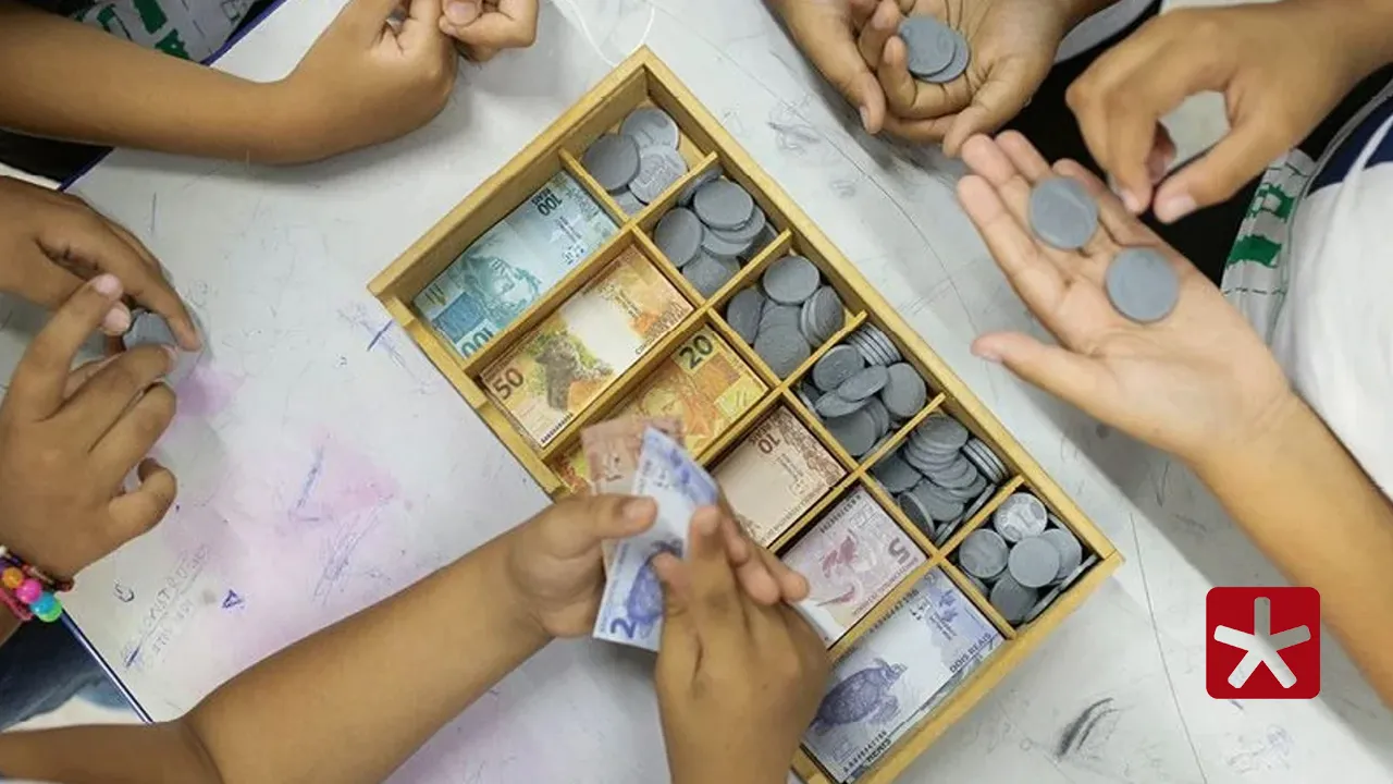 Escolas apostam em educação financeira para preparar adolescentes conscientes
