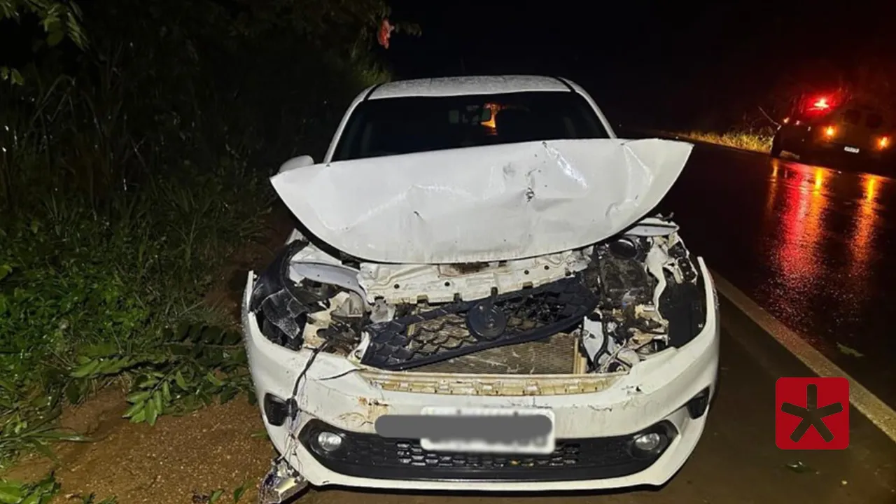 Colisão traseira entre dois carros é registrada na MGC-354