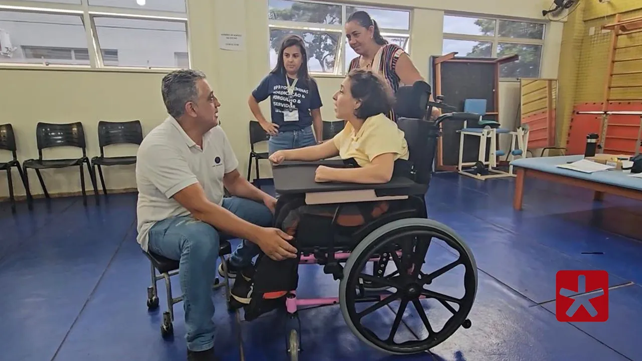 Entrega de 300 cadeiras de rodas beneficia pacientes e famílias de Patos de Minas