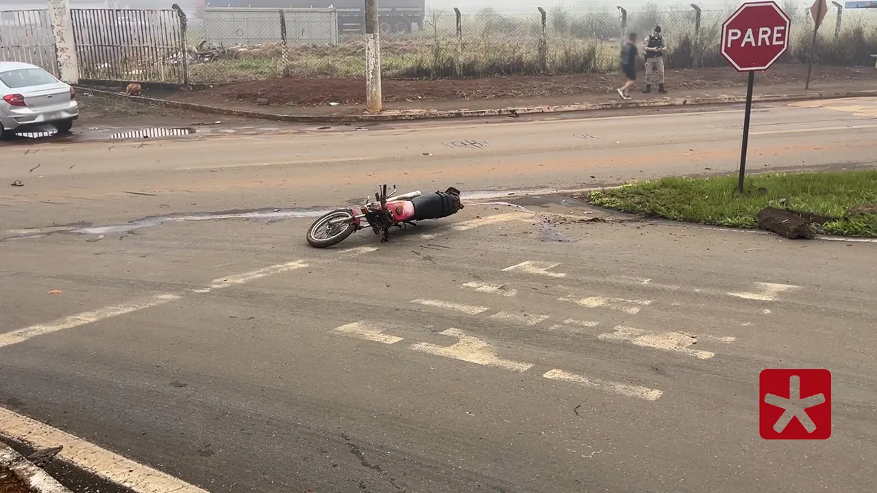 Jovem motociclista morre após grave acidente na Avenida JK, em Patos de Minas