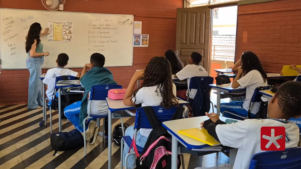 Escola Estadual Adelaide Maciel é contemplada com "Programa Minas Bilíngue"